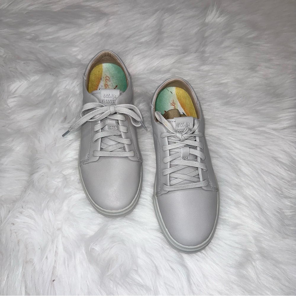 Olukai Women’s Pehuea Li ILi Leather Lace Up Shoes. Color is Mist Grey. NWT.